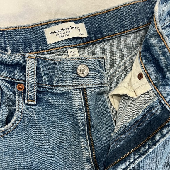 A&F Curve Love Mom Short High Rise - Picture 2 of 3